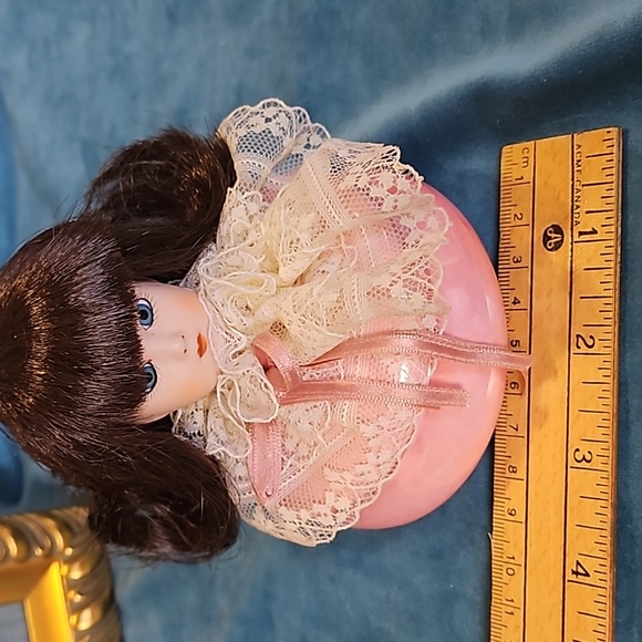 Vintage 1980s porcelain doll trinket box, perfect condition, lace dress - Picture 10 of 10
